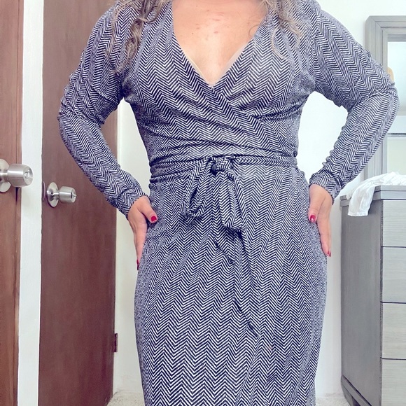 Ann Taylor Dresses & Skirts - ✨Wrap around Midi dress
